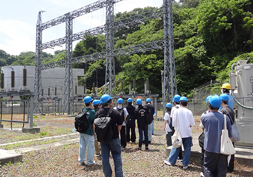 水力発電所と変電所を見学してきました