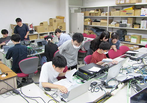 実機によるネットワーク機器の演習を行いました