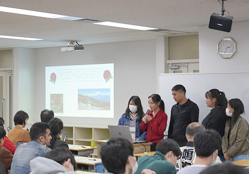 「七夕（たなばた）プロジェクト」で使（つか）うデザインを考（かんが）えました
