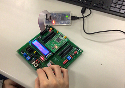 AIテクノロジーエンジニア科　マイコンを使った企業連携講座を実施