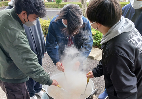 機械CAD設計科　レクリエーション：The 芋煮会！