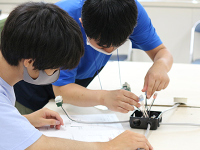<span style=