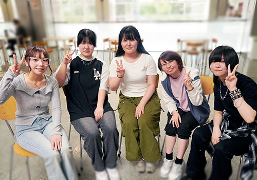 新入生にインタビュー！　～デジタルデザイン科　仲良し５人組編