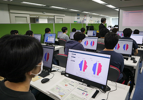 データを活用して売上アップ！「ビジネスデータ活用」の授業紹介
