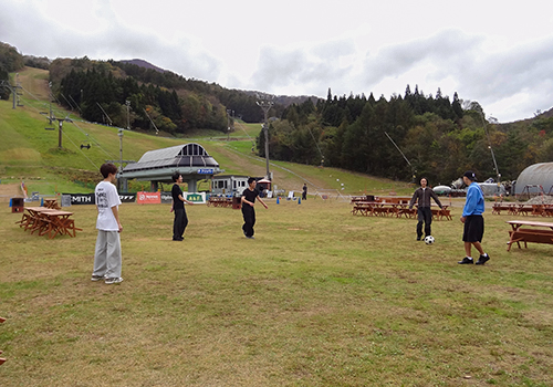 泉ケ岳で秋を満喫！電気工事科2年生 高原の芋煮会